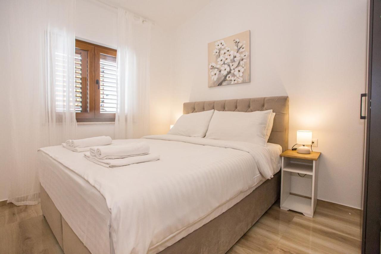 Holiday Home Camellia Poreč Eksteriør billede