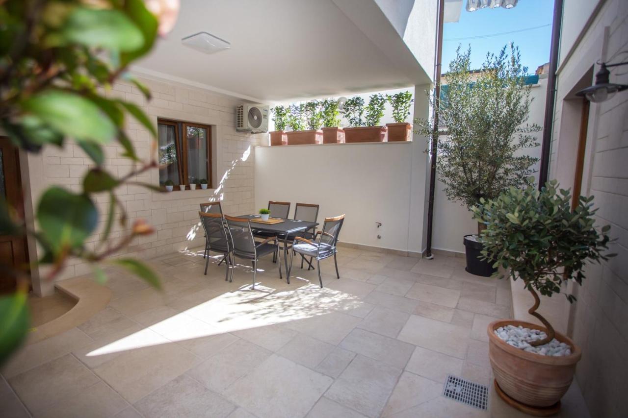 Holiday Home Camellia Poreč Eksteriør billede
