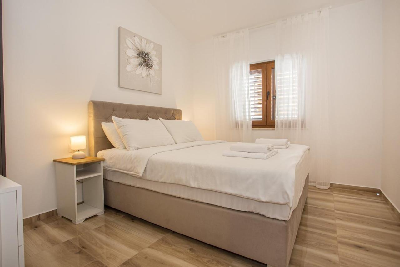 Holiday Home Camellia Poreč Eksteriør billede
